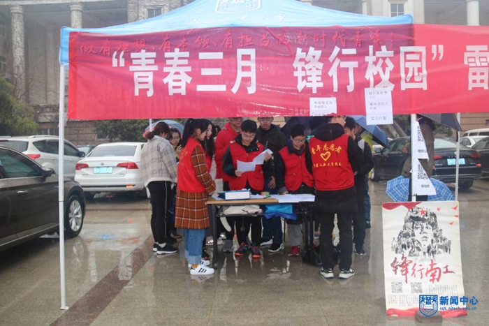雷锋月志愿服务活动双选会现场15.jpg