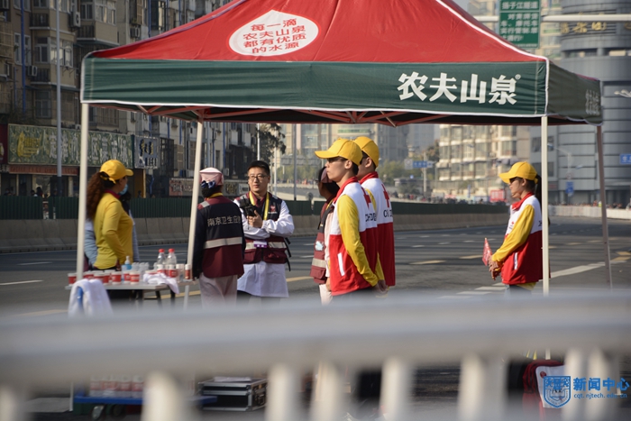 乐玩红十字会顺利完成2018南京马拉松医疗保障任务 (3).jpg