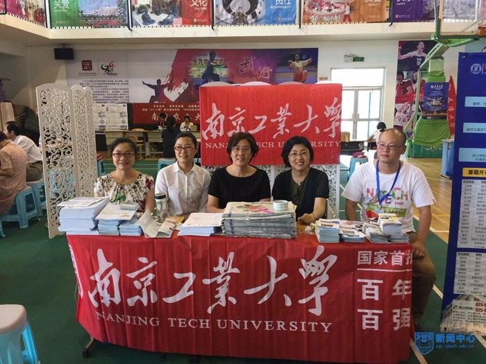 副校长邢卫红在南京市第二十九中学开展招生宣��?3.jpg